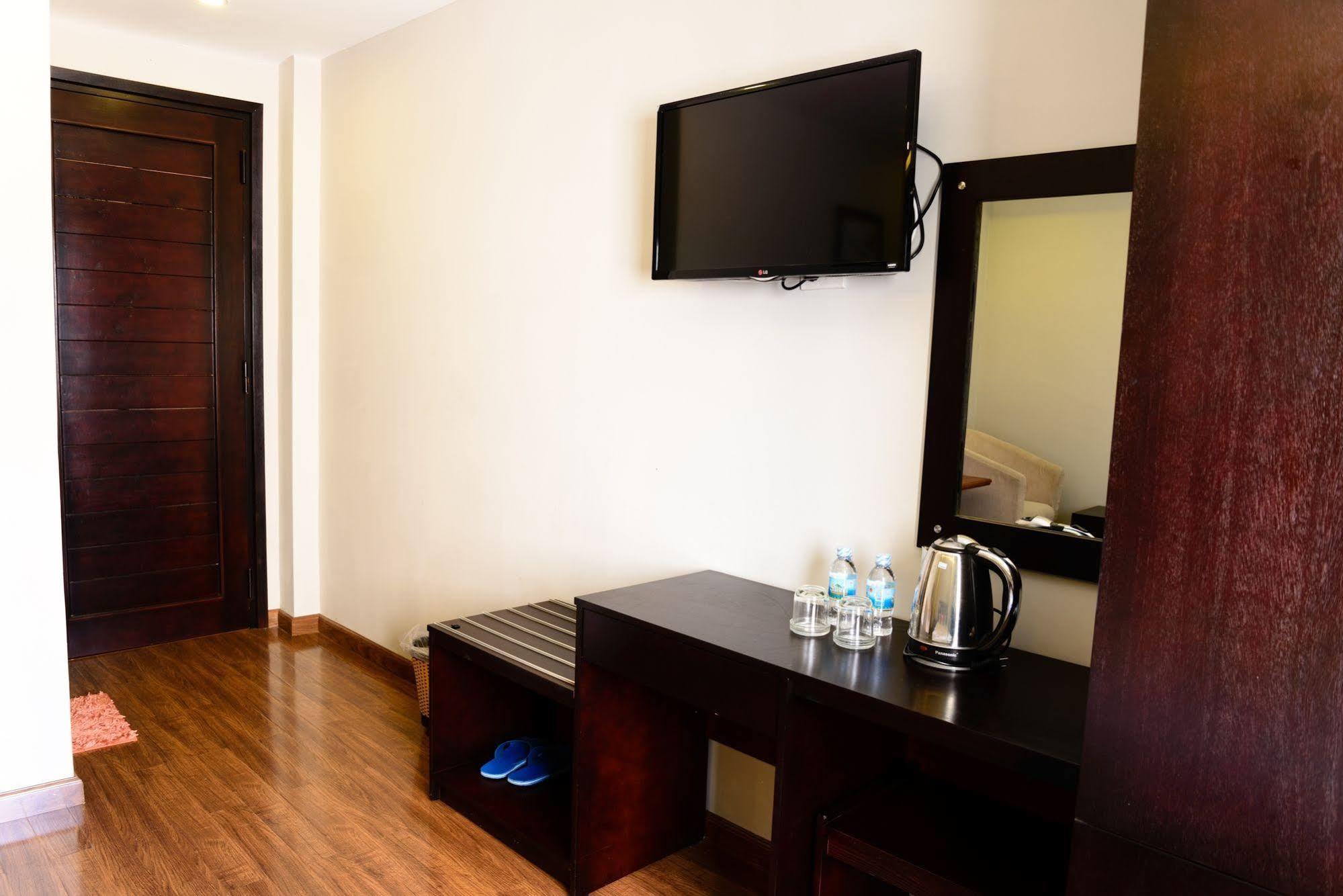 Cosmos Hotel Nha Trang By Ht Exterior foto